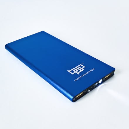 пауэр банк с логотипом